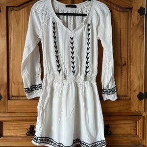 Dynamite Boho Embroidered White Dress – Long Sleeve, Flowy, XS